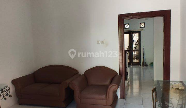 Dijual Cepat Rumah 2 Lantai Bergaya Tropis Modern Terawat Siap Huni di Komplek Perumahan Nyaman Villa Cendana Ciputat Timur 2