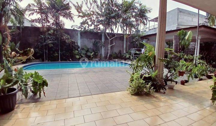 Disewakan. Jarang Ada. Rumah Asri Hadap Timur Dengan Tanah Luas Dan Ngantong + Swimming Pool di Lokasi Strategi Haji Nawi Fatmawati, Jakarta Selatan, Dki Jakarta 2