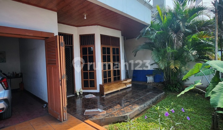 Dijual Rumah Klasik Hitung Tanah di Area Strategis Kebayoran Baruaru