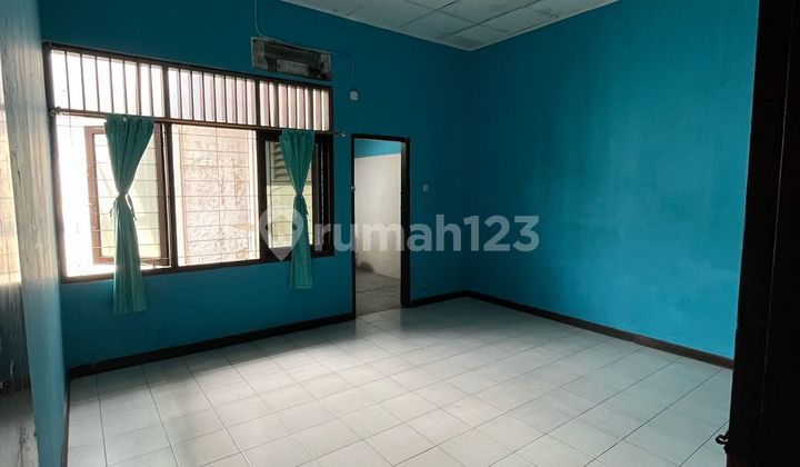 Very Cheap Old House, Land Price Only, in a Comfortable and Strategic Location, Tanah Kusir 2