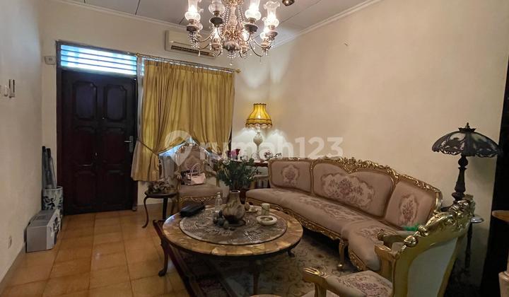 Rumah Lama Cocok untuk Usaha di Dekat Stasiun Cikoko Tebet Jakarta Selatan