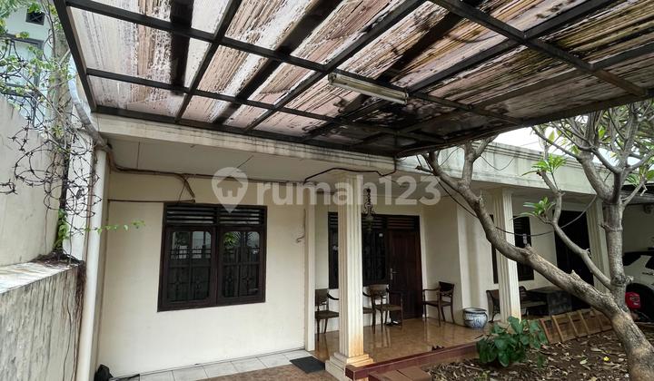 Rumah Lama Cocok untuk Usaha di Dekat Stasiun Cikoko Tebet Jakarta Selatan