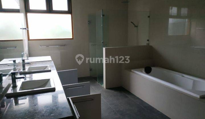 Rumah 3 lantai di sewakan di Jeruk purut  2