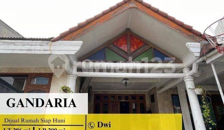 Rumah Dekat Stasiun Mrt Semi Furnished SHM di Cendrawasih, Jakarta Selatan 1