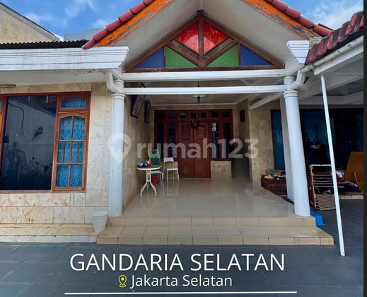 House Near MRT Station Semi-Furnished Freehold in Cendrawasih, South Jakarta 2