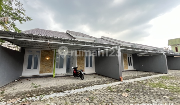 Minimalist House near Pasar Godean with Spacious Land