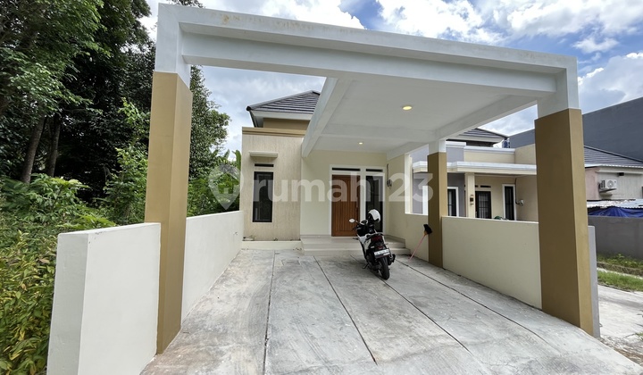 Rumah Baru Siap Huni hanya 900 m dari Kampus UII Rumah Baru Siap Huni hanya 900 m dari Kampus UII