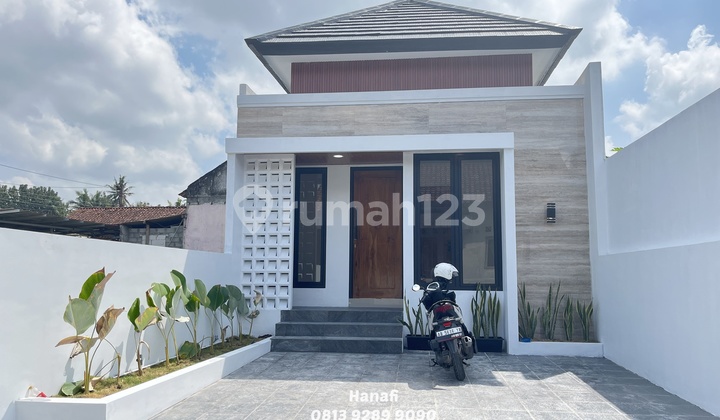 Minimalist Beautiful House Near Sleman Regency Government Office Yogyakarta