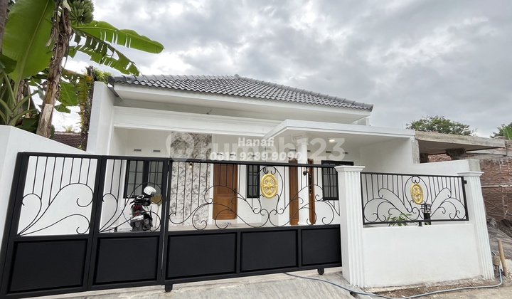 Rumah Jogja dijual desain Klasik dekat Pasar Godean Rumah Jogja dijual desain Klasik dekat Pasar Godean