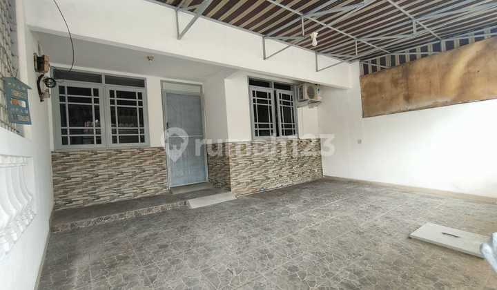 Strategic House in North Kembangan, West Jakarta Strategic House in North Kembangan, West Jakarta