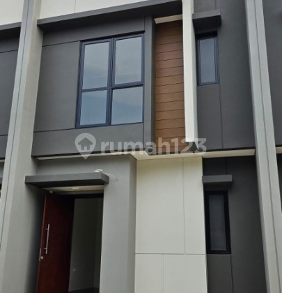 Rumah Strategis di Summarecon Crown Gading, Harapan Indah Bekasi