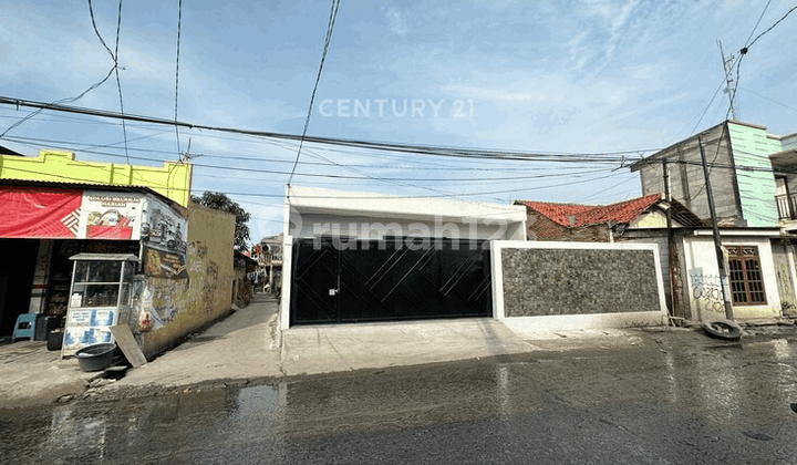 For Sale Commercial Warehouse Space on Jl Tarumajaya Bekasi, Suitable for Office Use. 1