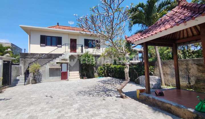 FULLY FURNISHED SPACIOUS THREE-BEDROOM VILLA IN TUMBAK BAYUH