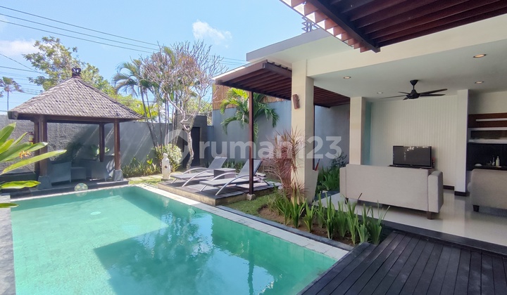 VILLA 2 KAMAR DI SEMINYAK DENGAN DESAIN TROPIS DAN LOKASI STRATEGIS