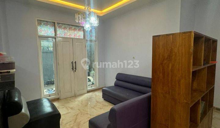 RUMAH DUA LANTAI DALAM PERUMAHAN DI JL. BAJATAKI DENPASAR BARAT 1