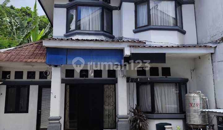 Two-Story House Near Living World Denpasar Two-Story House Near Living World Denpasar