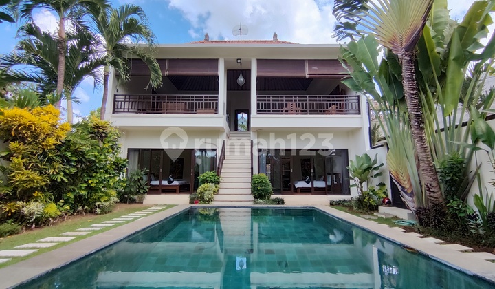 FULLY FURNISHED SPACIOUS THREE-BEDROOM VILLA IN TUMBAK BAYUH