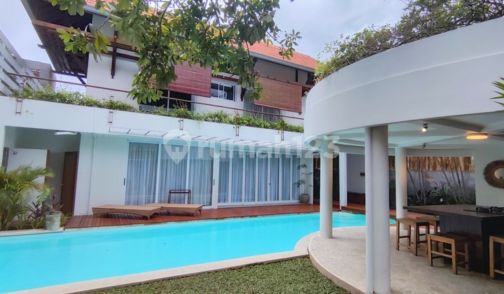 Stylish Three Bedrooms Villa in Canggu Area near Berawa Beach