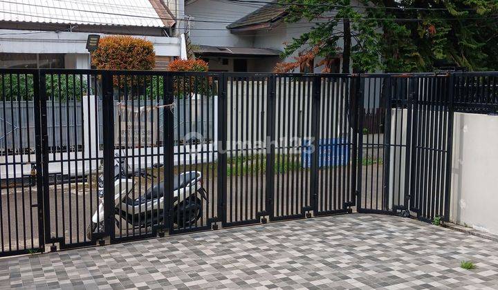 Rumah 2 Lantai Baru Renovasi di Sayap Holis 1