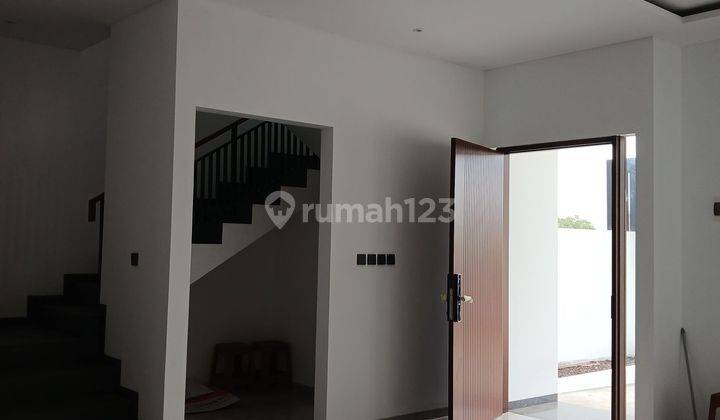 Rumah 2 Lantai Baru Setraduta Minimalis Siap Huni 2