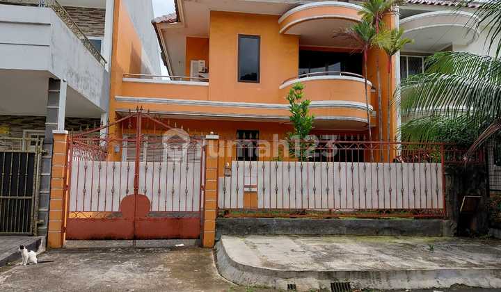 2-Story House in a Flood-Free Complex, Modern Garden, Cakung, East Jakarta