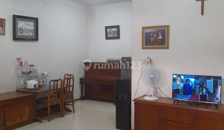 Rumah Tengah Kota Jakarta Pusat Dengan Security 2