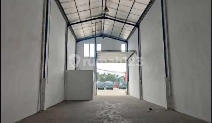 Central Cakung Warehouse, North Jakarta Building Area 180M2