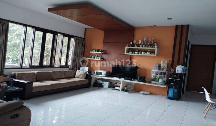  Rumah Bagus Semi Furnished di Kopo 1