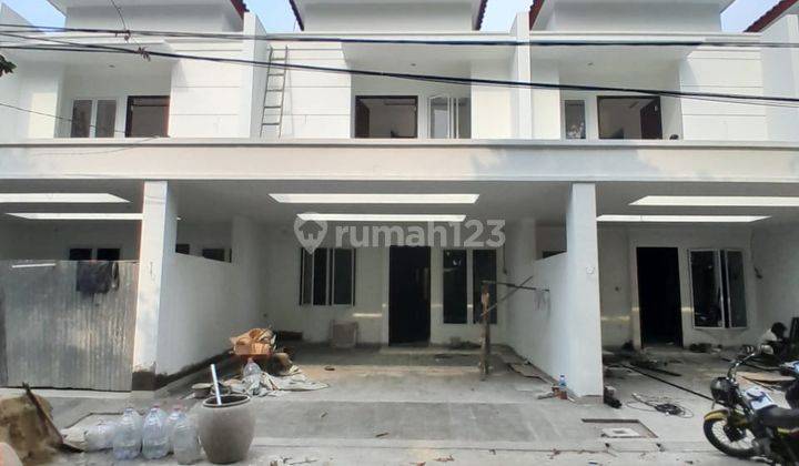 Dijual Rumah 2 Lantai Hadap Taman Kota Dekat Jl Raya Pasar Minggu 1