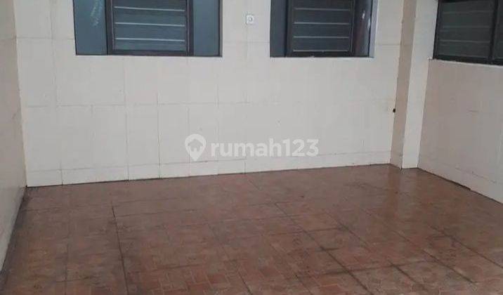 DIJUAL RUMAH SIAP HUNI LOKASI STRSTEGIS IMAM BONJOL 2 Lantai 2