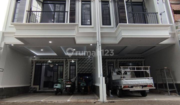 Rumah Mewah Baru American Clasic 3 Lantai DiJagakarsa Jakarta Selatan 1