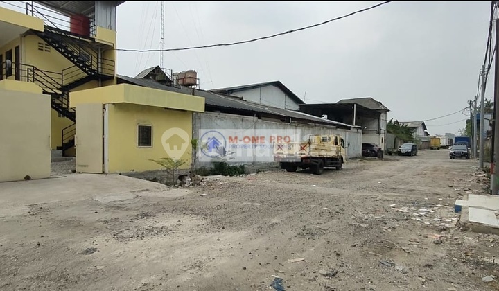 Warehouse for Sale 1800 Meters with Hoist and Certificate in Pasar Kemis