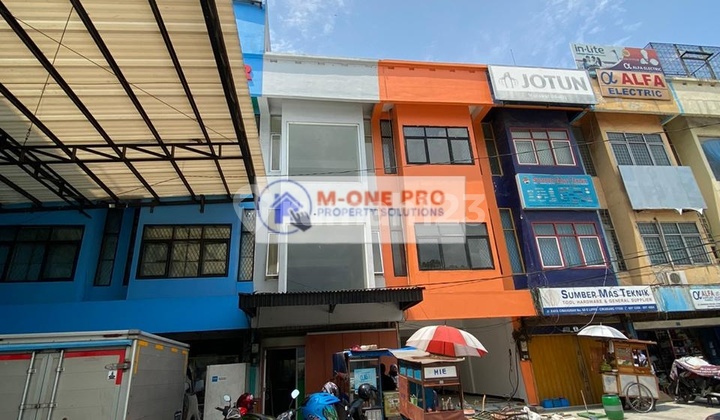 For Sale: 335 Sq Mtr 4.5 Floors Roadside Shophouse in Cikarang 2