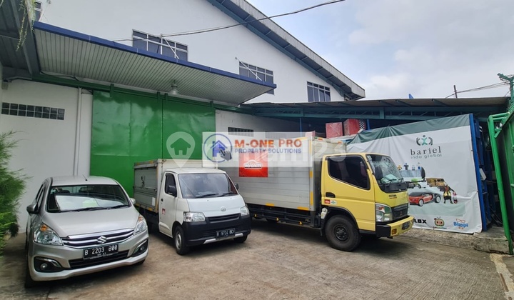 Warehouse for Sale 1272 Mtr Fully Furnished with Office in Daan Mogot
