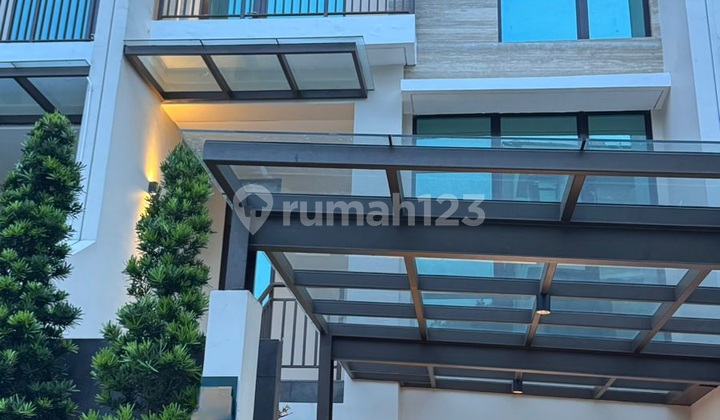 Dijual Townhouse Mewah 4 Lantai Kawasan Elite di Pondok Indah