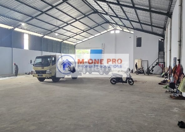 Warehouse for Rent 720 Sq M, Includes Office in Bitung, Tangerang. Warehouse for Rent 720 Sq M, Includes Office in Bitung, Tangerang.