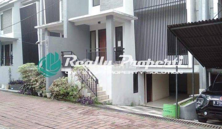 Rumah 2 lantai cantik dalam komplek di Cilangkap 2