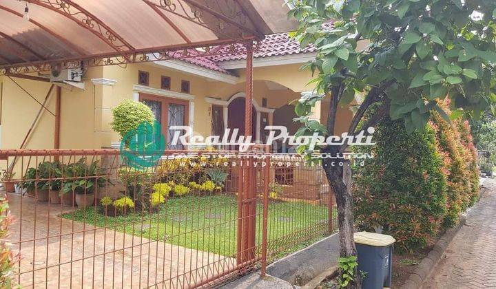 Dijual / Disewakan
rumah Asri Posisi Hook  Full Furnish Di Kemang Pratama Bekasi 1