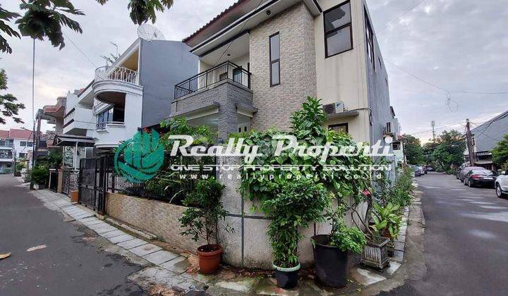 Dijual Rumah  Cantik 2 Lt Dibawah Harga Pasar , Siap Huni, Sangat Nyaman Dan Strategis, Posisi  Hook Dalam Cluster  Di Kelapa Gading Jakarta Utara

 2