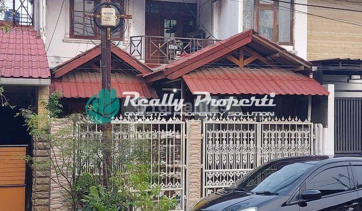 Rumah cantik 2 lantai, jalan 2 jalur,  siap huni, dilingkungan asri, aman, nyaman dan sangat strategis  di Duren Sawit Jakarta Timur

 1