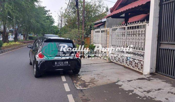 Rumah cantik 2 lantai, jalan 2 jalur,  siap huni, dilingkungan asri, aman, nyaman dan sangat strategis  di Duren Sawit Jakarta Timur

 2