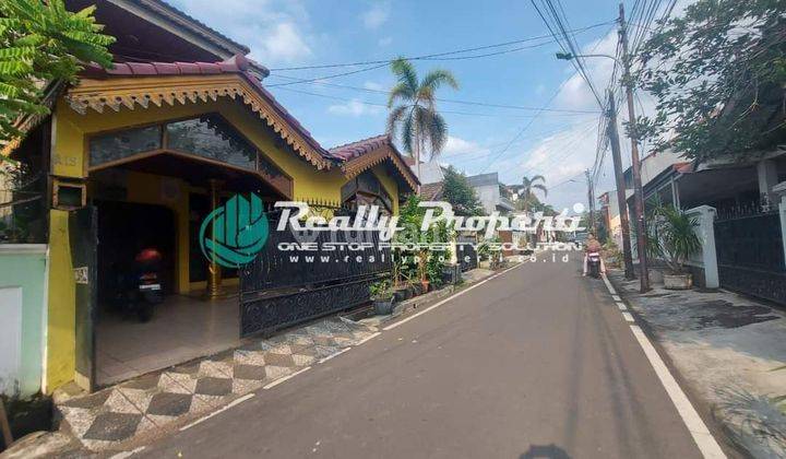 Dijual Rumah 2 Lantai, Halaman Luas, Posisi Hook , Perlu Renovasi Di Lingkungan Asri, Nyaman,  Lokasi Strategis Di Komplek Ptb Duren Sawit Jakarta Timur 2