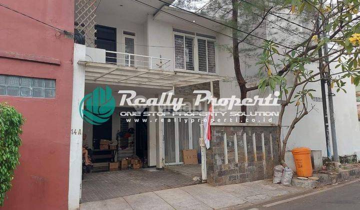 Disewakan / Dijual Rumah Cantik, 2 Lantai,  Lingkungan Aman, Nyaman Di Komplek Abadi Duren Sawit, Jawa Timur

 1