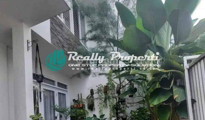 Disewakan / Dijual Rumah Cantik, 2 Lantai,  Lingkungan Aman, Nyaman Di Komplek Abadi Duren Sawit, Jawa Timur

 2