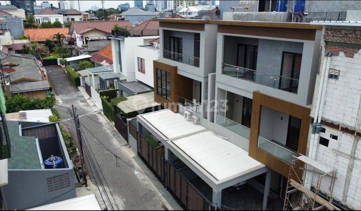 Dijual Rumah Baru Siap Huni 270 M2 + Roof Top 2