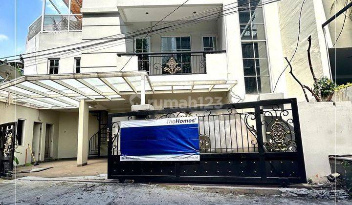 Rumah Full Furnished 250m2 dlm Komplek Premium di Tebet 1