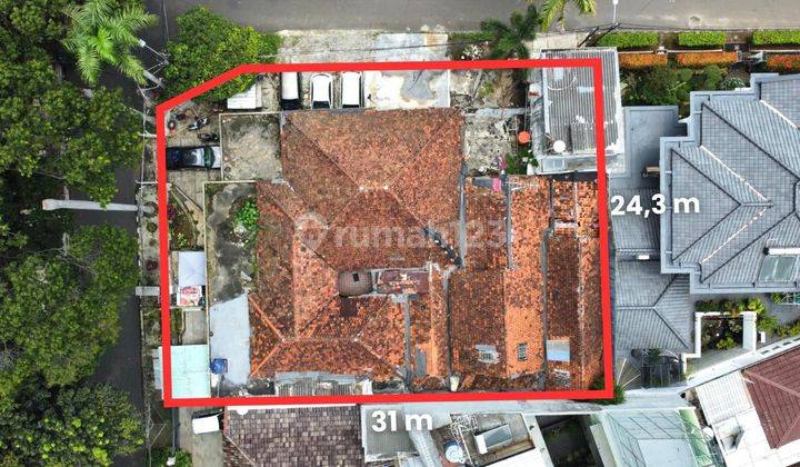 Rumah HOEK Menteng Hitung Tanah HGB 24,3X31 M2 1