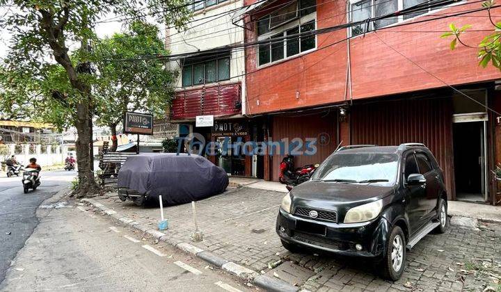 Ruko Jalan Ramai Dekat Stasiun Tebet  Jl. Asem Baris Raya 2