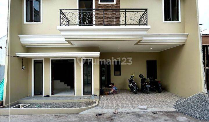 Townhouse Lokasi Strategis di Pejaten 1