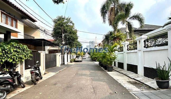 Rumah Besar 350 m2 Akses Lebar 3 Mobil di Tebet Barat 2